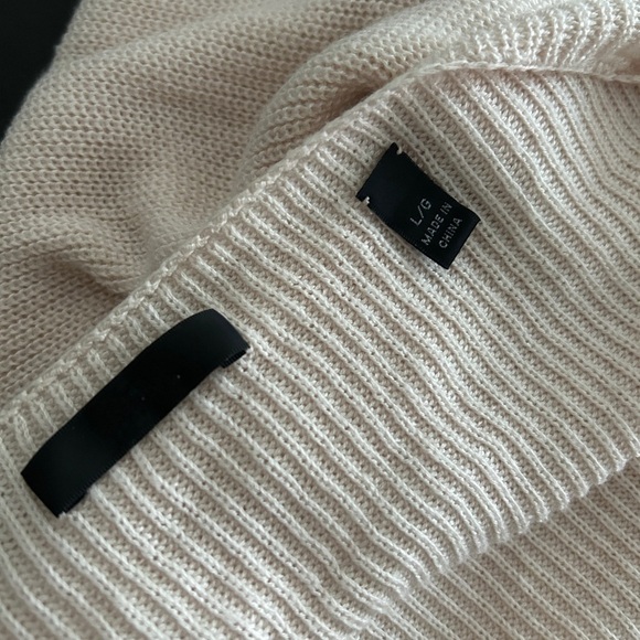 ATM Women’s V-Neck Lightweight Sweater - Picture 6 of 6